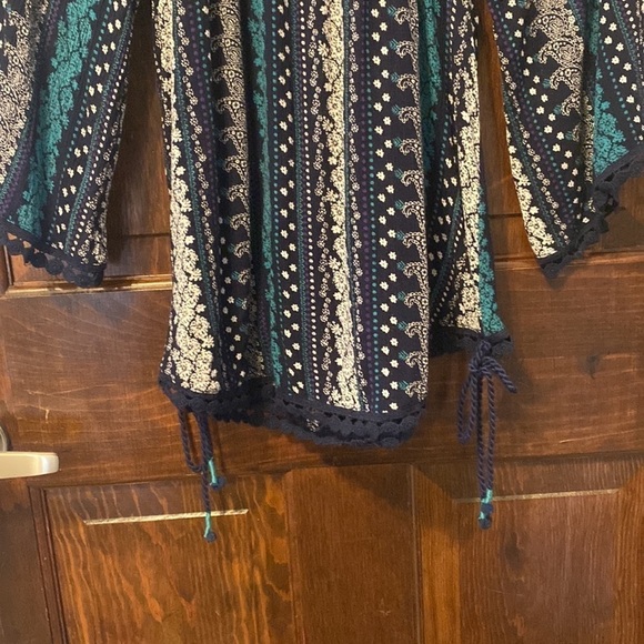 Westport Boho Lace Trim Vertical Striped Pattern Blouse Size CS - Picture 2 of 5